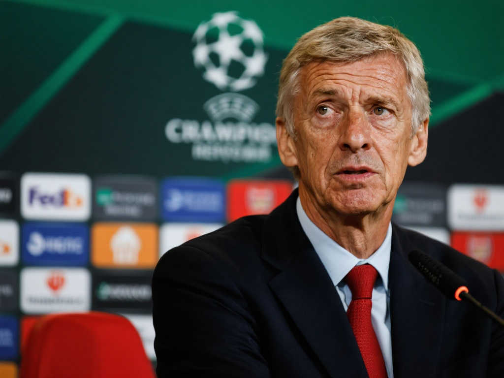 阿莫林针对温格欧冠资格言论表态:我们严格守规 阿莫林针对温格欧冠资格言论表态:我们严格守规